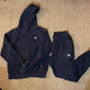 Navy Reverse Weave Champion Sweatshirt and Sweatpants Set in Size Medium